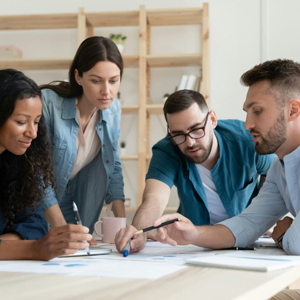 7 Proven Ways to Find Competitor Customer List for B2B SaaS