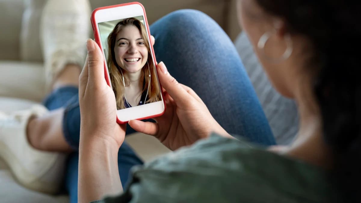 StrangerCam The Easiest Way to Talk with Strangers Online