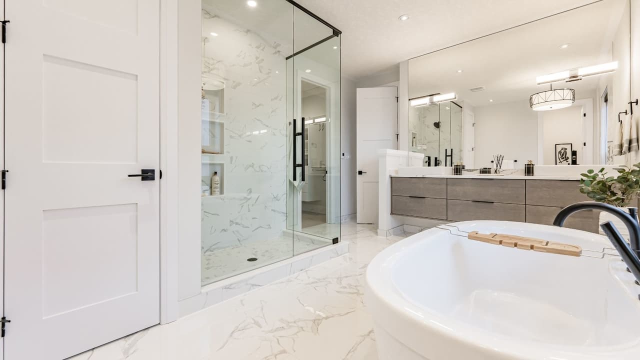 Elegant Showers Providing Elegant Bathroom Experiences