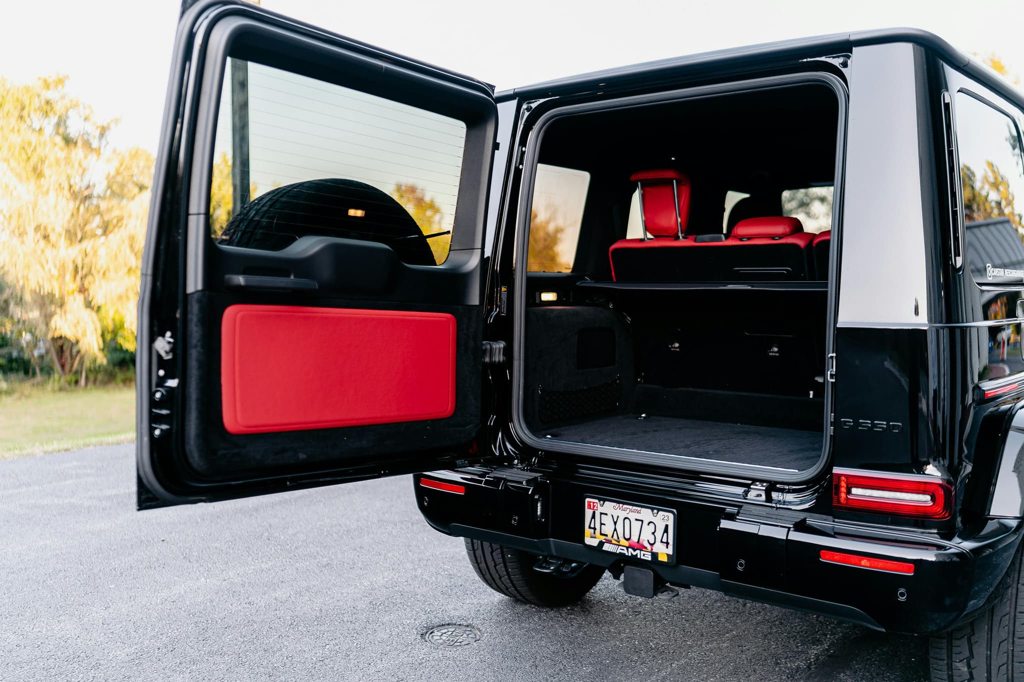 Discover Hidden Vineyards with a Winery tour limousine