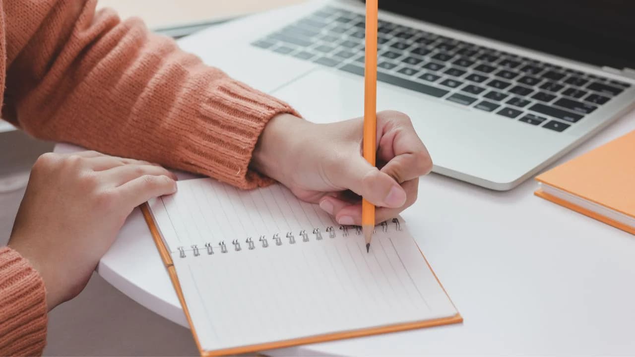 Wordeo: A Quiet Online Space Where Thoughts Slowly Become Clear Sentences