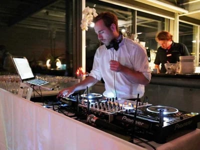 DJ München buchen für dein Event 2026 – 5***** Bewertung, 100% Weiterempfehlung und garantierter WOW Effekt