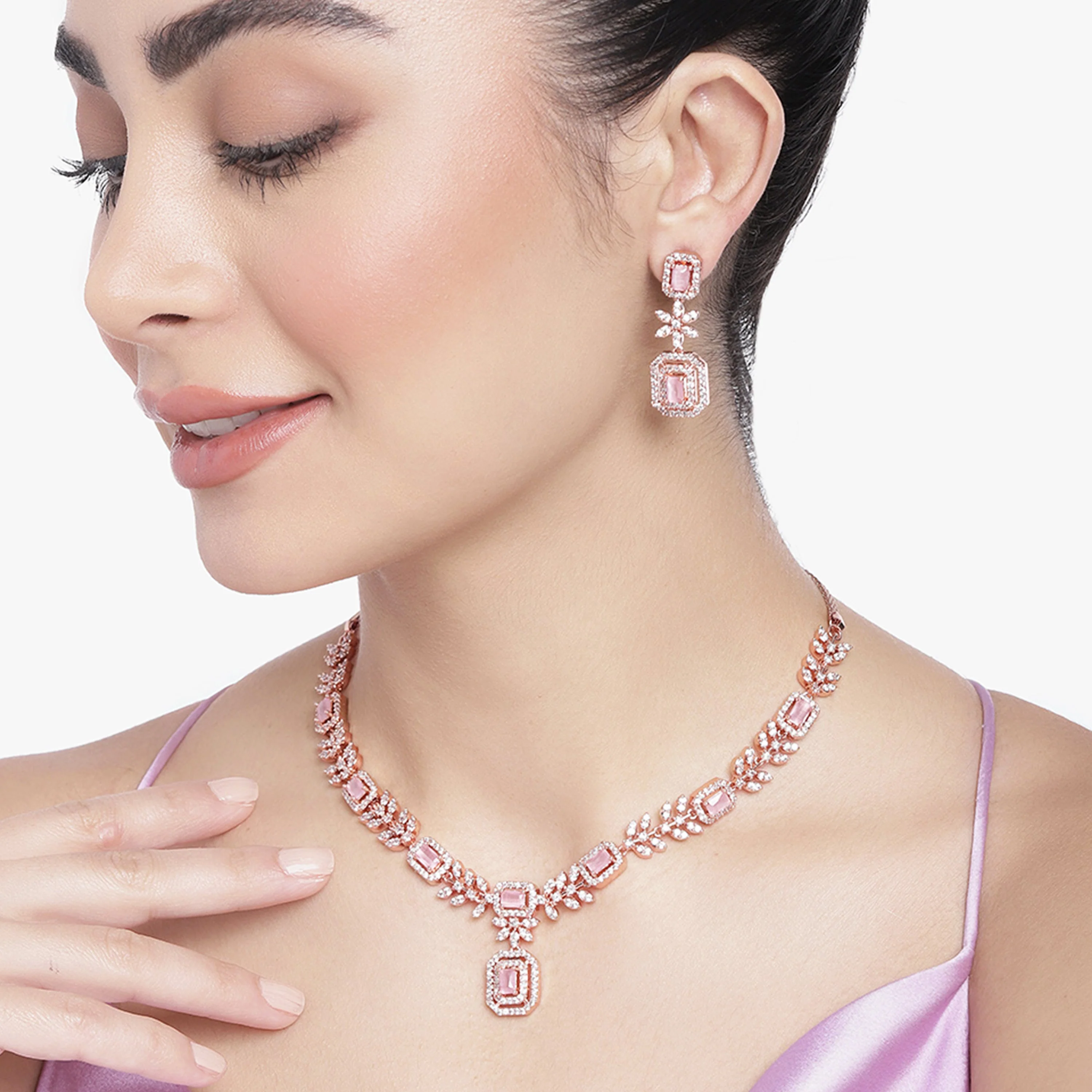 Luxury Rose Gold Necklace Elegant 18ct Fine Jewellery for Modern Women | Cervin Blanc