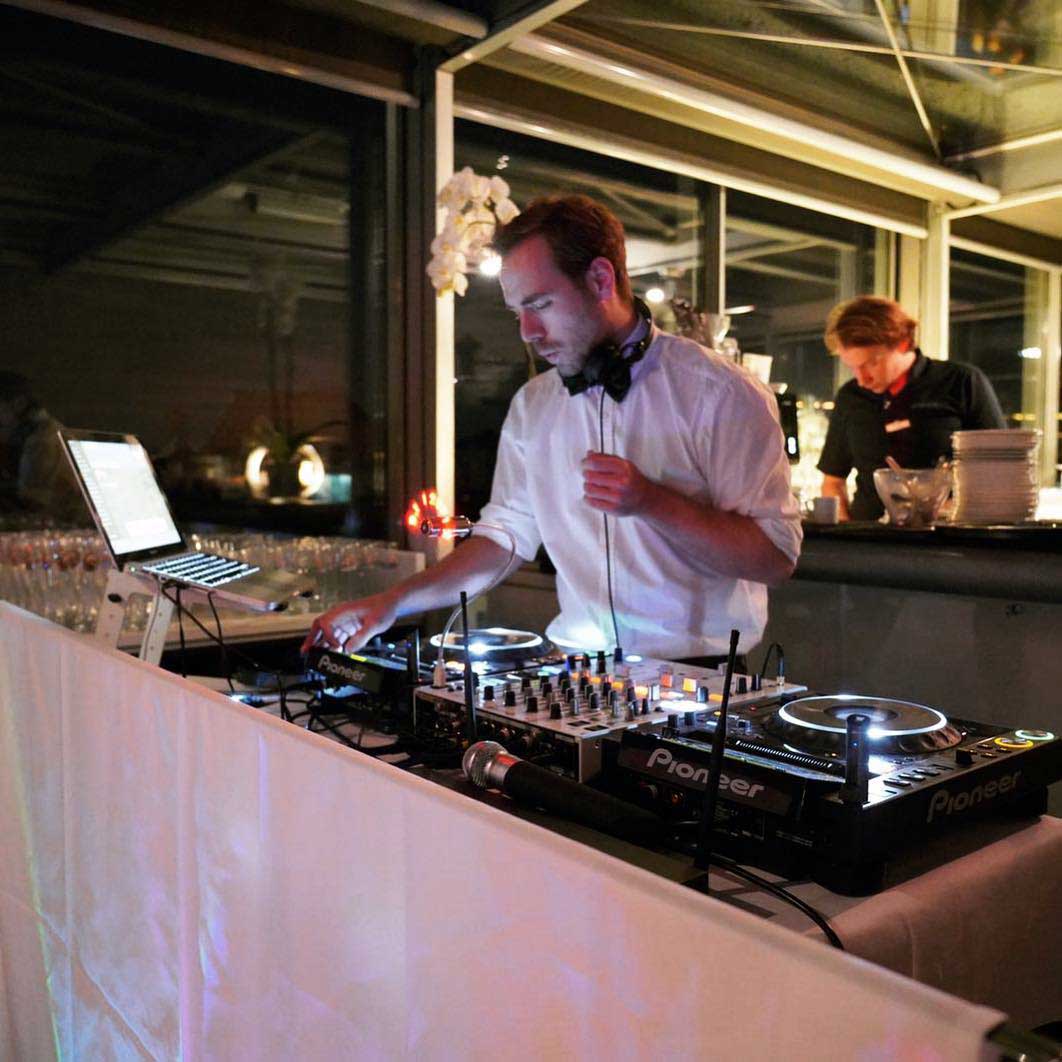 DJ München buchen für dein Event 2026 – 5***** Bewertung, 100% Weiterempfehlung und garantierter WOW Effekt