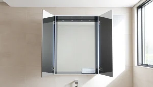 Eleganter sonni Spiegelschrank mit moderner LED-Beleuchtung und Touch-System im Badezimmer.