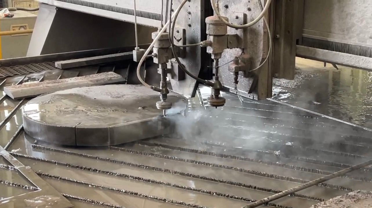 水刀设备在板材和石材加工中的重要性